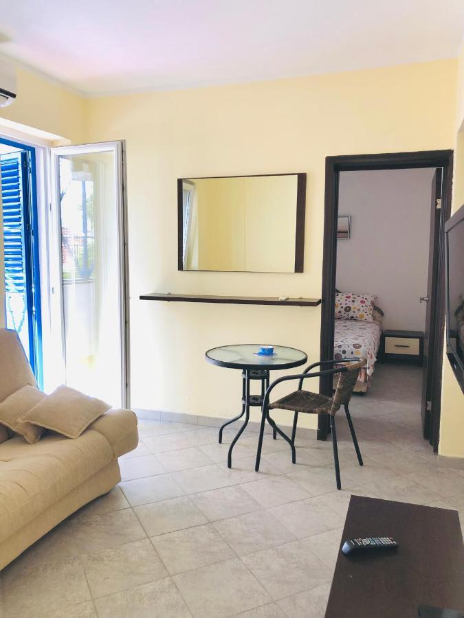 Rafailovici Holiday Apartments Exteriör bild